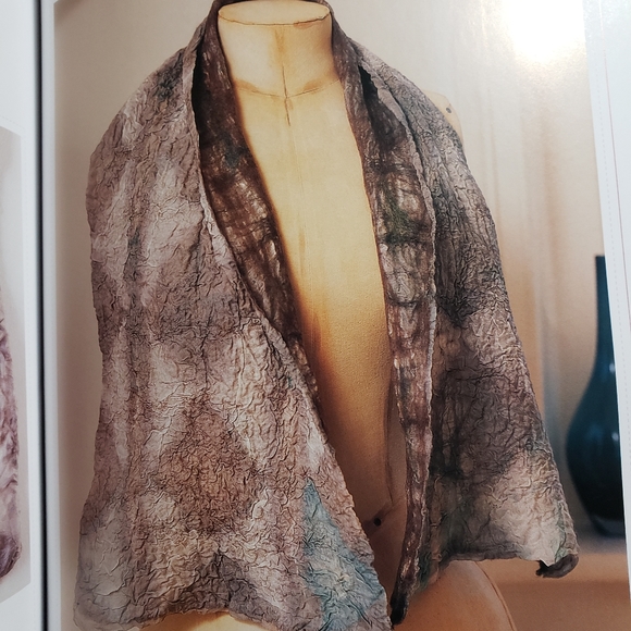 NUNO NOUVEAU Liz Clay book on Nuno Felting - Picture 13 of 13